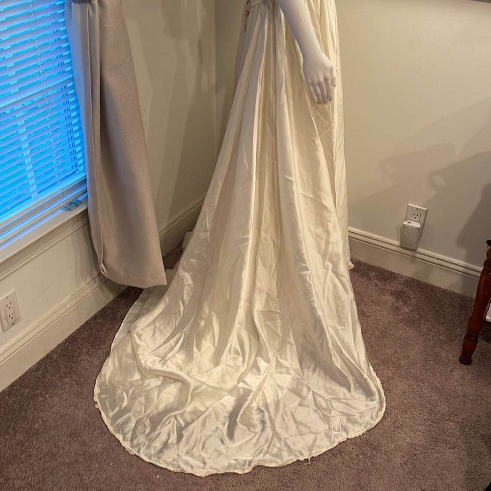 VINTAGE LONG WEDDING DRESS CREAM SIZE 18 $125 firm - Picture 7 of 16